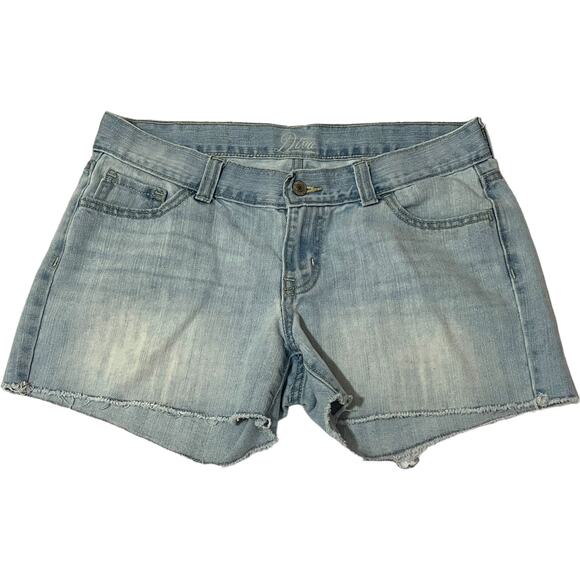 Old Navy SIZE 6 Light Wash Diva Surf Cut Off Raw Hem Shorts Summer 2013 Release - Picture 1 of 10